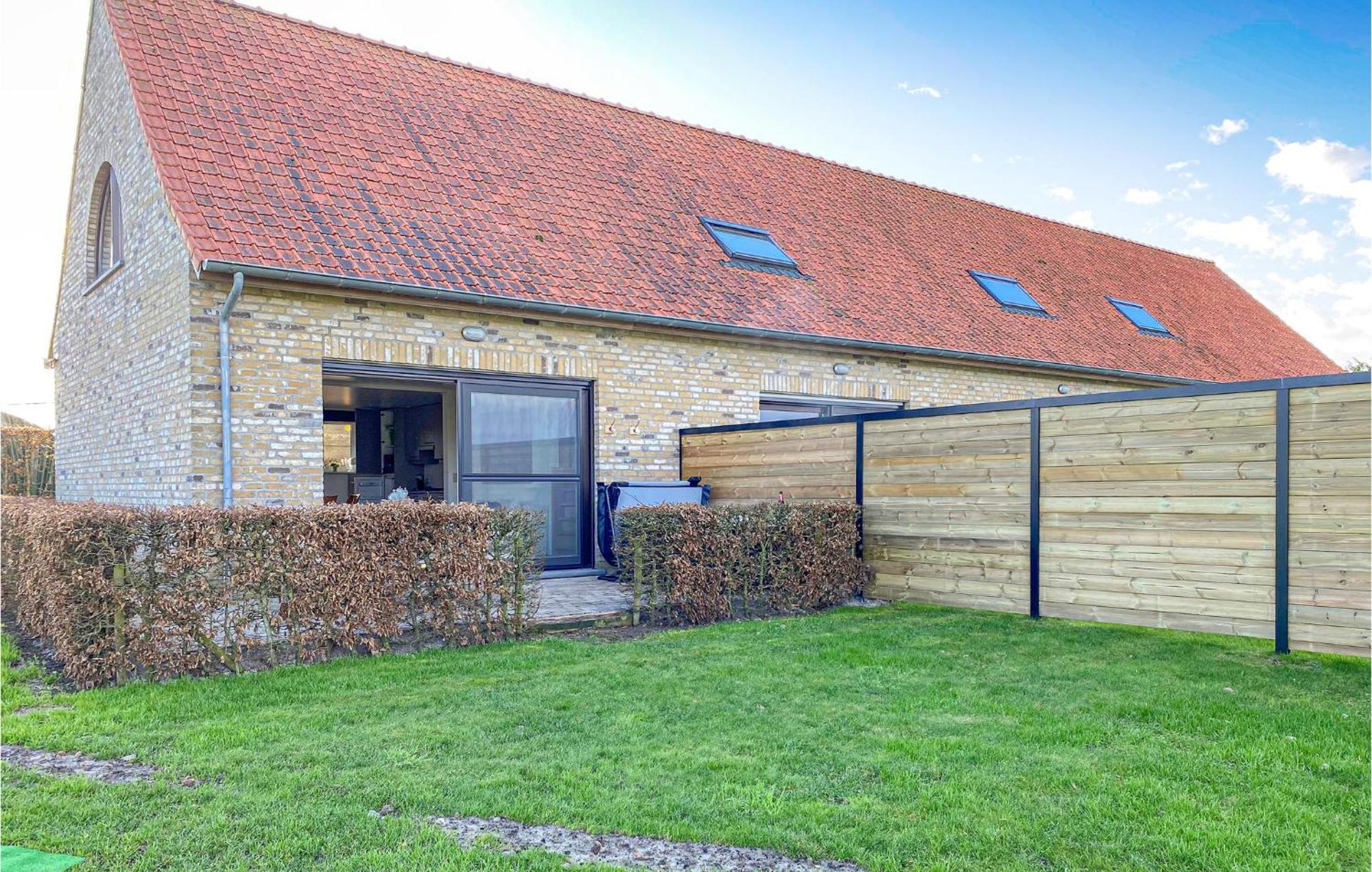 Awesome Home In Diksmuide With Wifi Екстериор снимка